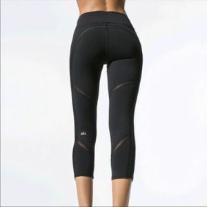 Alo Yoga Continuity Yoga Capris